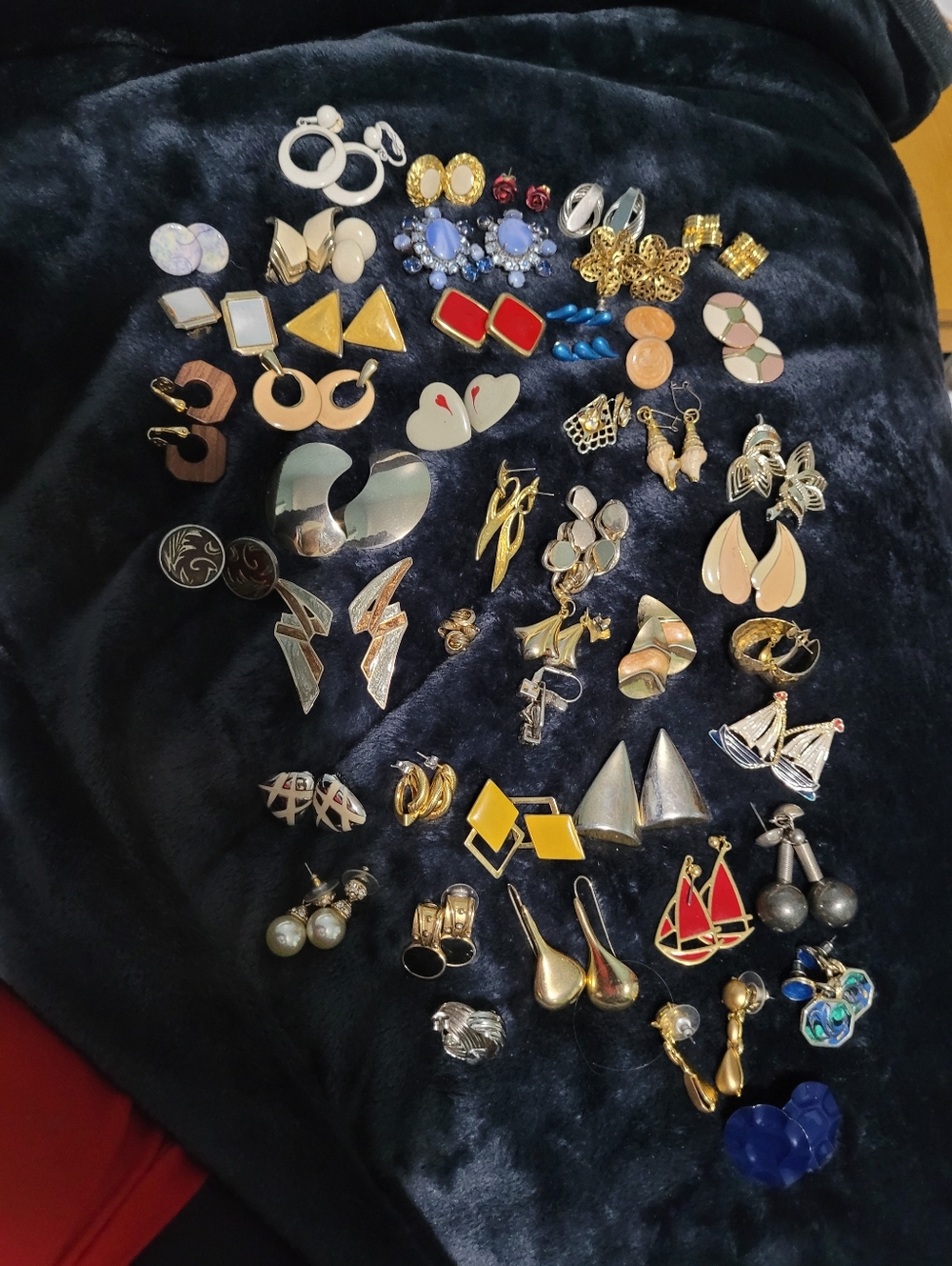 Vintage 1980's Lot Of 45 Pair Earrings - Picture 7 of 7